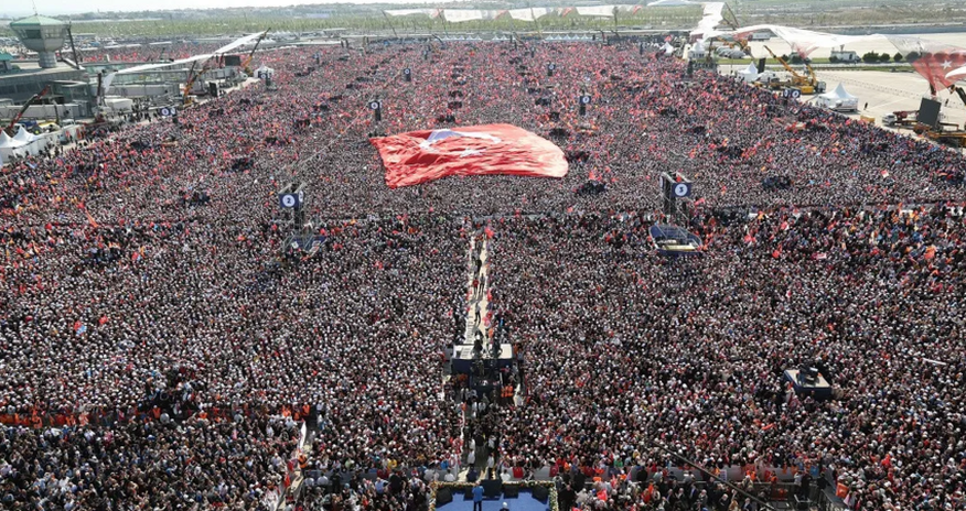 Ərdoğanın İstanbul mitinqində 1,7 milyon nəfər iştirak edib Ərdoğanın İstanbul mitinqində 1,7 milyon nəfər iştirak edib