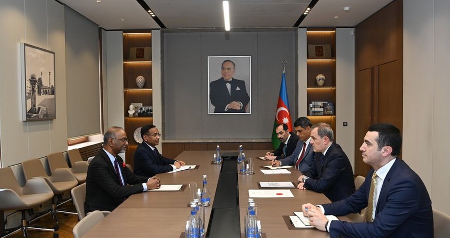 Ceyhun Bayramov Hindistanın yeni səfirini qəbul edib Ceyhun Bayramov Hindistanın yeni səfirini qəbul edib