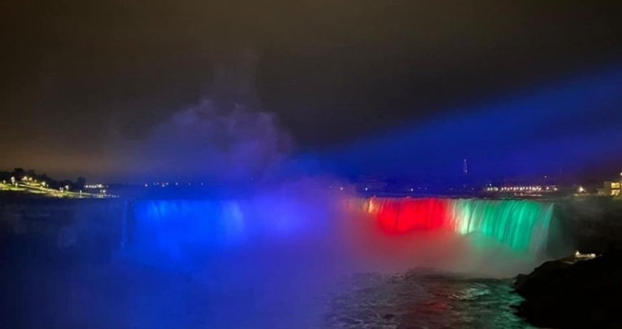 Ниагарский водопад освещен цветами азербайджанского флага Ниагарский водопад освещен цветами азербайджанского флага