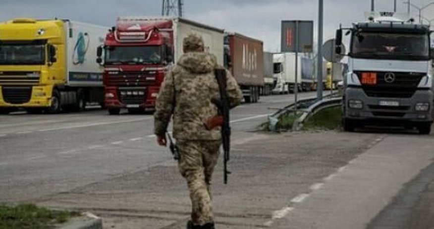 Польша закрывает границу для российских и белорусских грузовиков Польша закрывает границу для российских и белорусских грузовиков