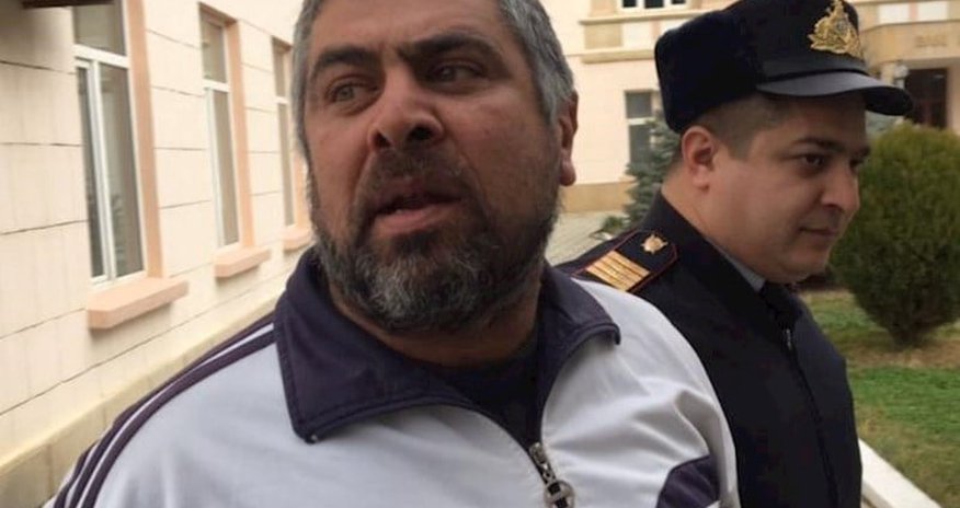 Əlizamin Salayev aclıq aksiyasını dayandırıb Əlizamin Salayev aclıq aksiyasını dayandırıb