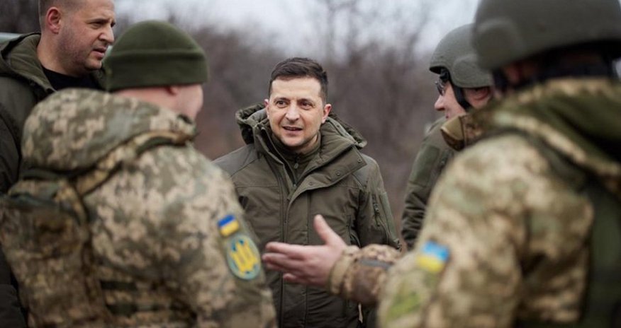 Зеленский провел совещание с военными по поводу наступления ВСУ Зеленский провел совещание с военными по поводу наступления ВСУ