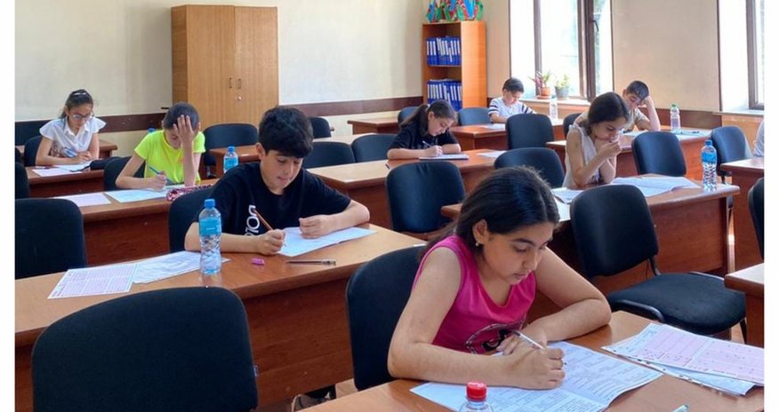 Polislər şəhid anasını döydülər – Hadisə sakini Polislər şəhid anasını döydülər – Hadisə sakini