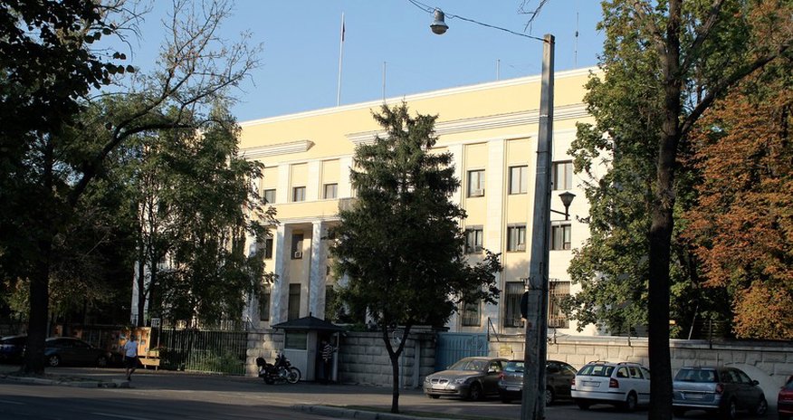 Румынию покинули 40 работников посольства РФ Румынию покинули 40 работников посольства РФ