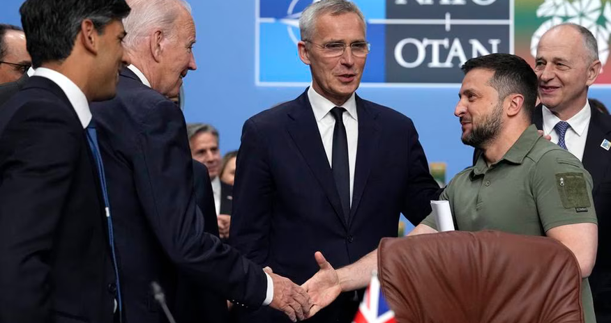 Ukrayna NATO-ya yalnız müharibə bitdikdən sonra qoşula bilər - Zelenski Ukrayna NATO-ya yalnız müharibə bitdikdən sonra qoşula bilər - Zelenski
