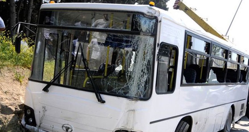 Bakıda marşrut avtobusları toqquşdu - Yaralılar var Bakıda marşrut avtobusları toqquşdu - Yaralılar var