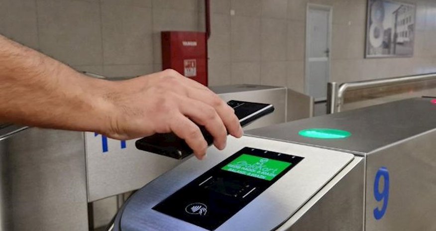 Metroda yeni ödəniş üsuluna başlanır Metroda yeni ödəniş üsuluna başlanır