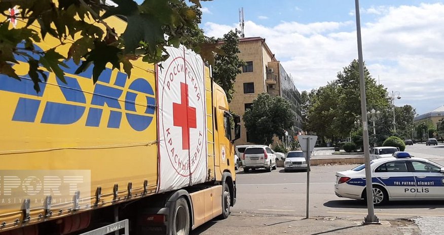 Грузовик с продовольствием, направленный РФ армянским жителям Карабаха, все еще ожидает в Барде Грузовик с продовольствием, направленный РФ армянским жителям Карабаха, все еще ожидает в Барде