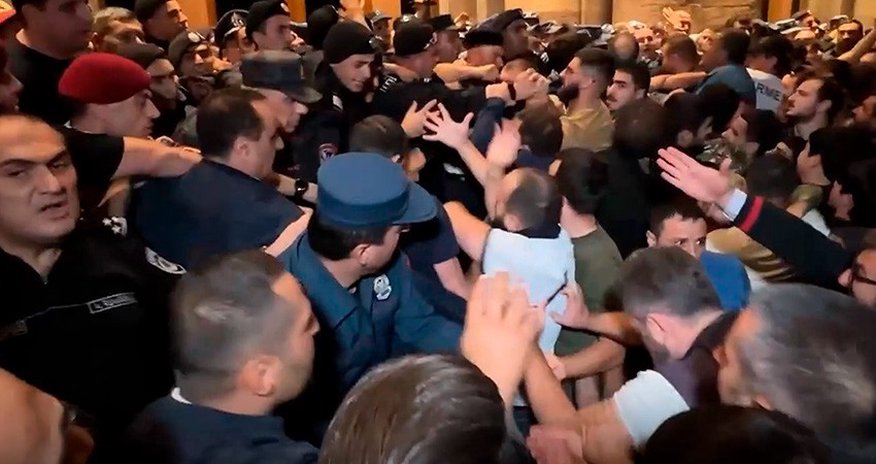 Rus səfirliyi Ermənistan XİN-ə nota verib Rus səfirliyi Ermənistan XİN-ə nota verib