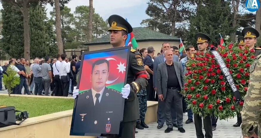 Bu gün İkinci Fəxri Xiyabanda şəhid, kapitan Elvin Qeybəliyev dəfn edilib- VİDEO Bu gün İkinci Fəxri Xiyabanda şəhid, kapitan Elvin Qeybəliyev dəfn edilib- VİDEO