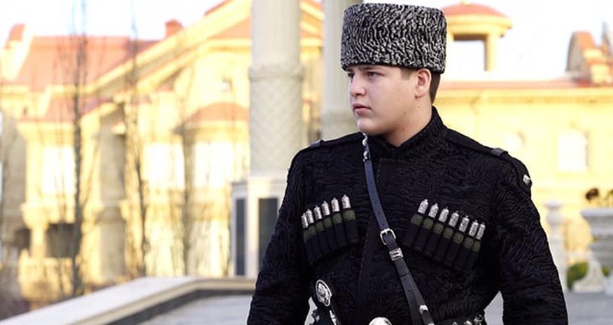 Kadırovun 15 yaşlı oğlu Çeçenistan Qəhrəmanı oldu Kadırovun 15 yaşlı oğlu Çeçenistan Qəhrəmanı oldu