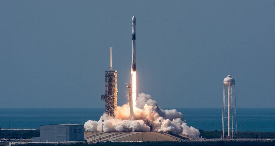 Ракета SpaceX стартовала на орбиту с новой группой интернет-спутников Starlink Ракета SpaceX стартовала на орбиту с новой группой интернет-спутников Starlink