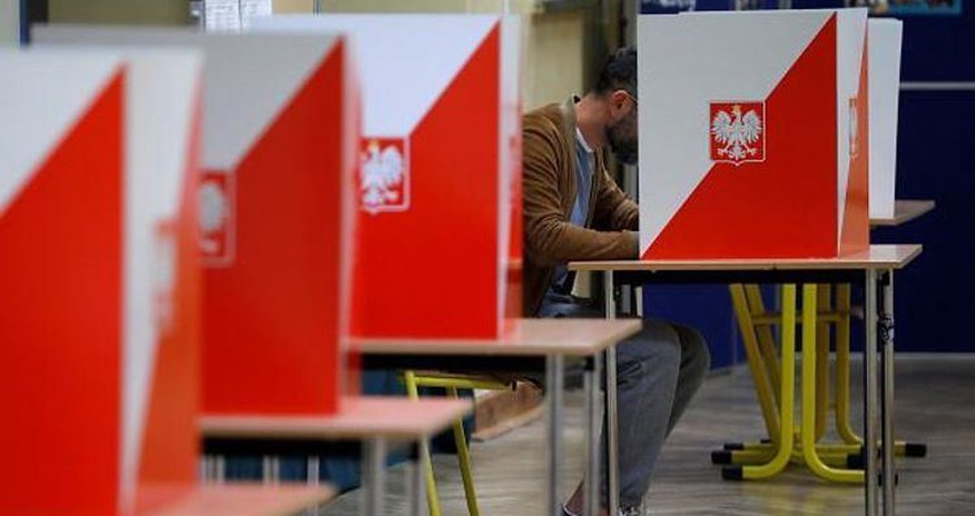 Polşada parlament seçkiləri keçirilir Polşada parlament seçkiləri keçirilir