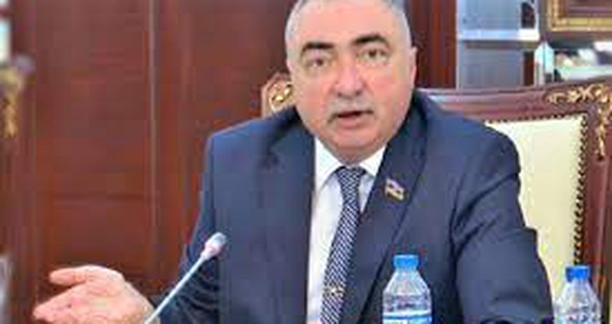 Təyyarədə ekonom bilet alanlara yemək almağa icazə verilmir - Rüfət Quliyev Təyyarədə ekonom bilet alanlara yemək almağa icazə verilmir - Rüfət Quliyev