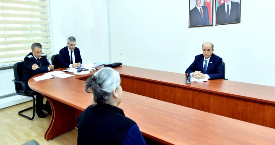Ədliyyə naziri Şəkidə vətəndaşları qəbul edib Ədliyyə naziri Şəkidə vətəndaşları qəbul edib
