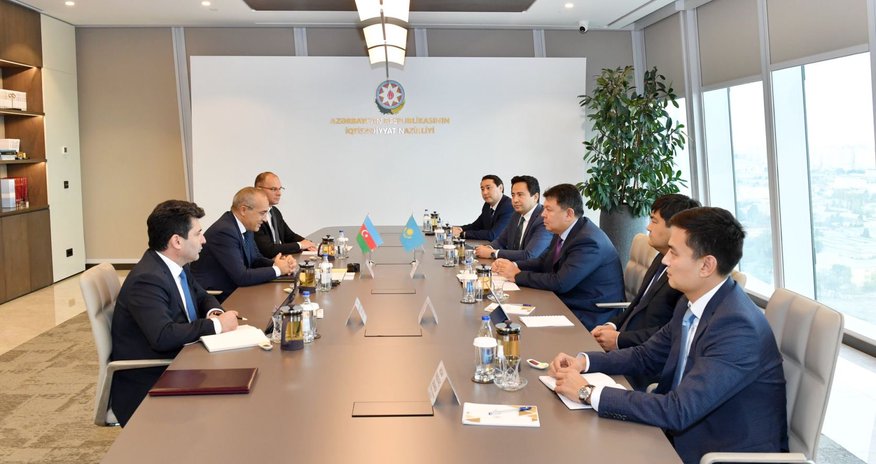 Mikayıl Cabbarov Qazaxıstan prezidentinin müşaviri ilə görüşdü Mikayıl Cabbarov Qazaxıstan prezidentinin müşaviri ilə görüşdü