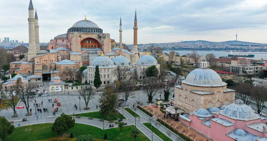 Ayasofiya Məscidi xaricilər üçün ödənişli olacaq Ayasofiya Məscidi xaricilər üçün ödənişli olacaq