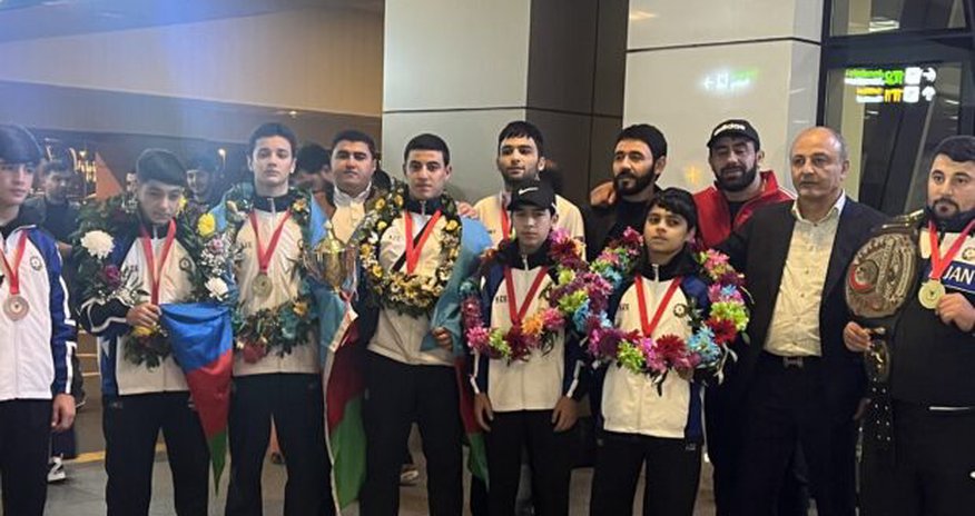 Dünya çempionatında uğur qazanan idmançılar Vətənə qayıdıb - FOTO Dünya çempionatında uğur qazanan idmançılar Vətənə qayıdıb - FOTO