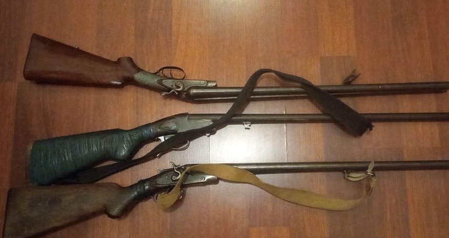 Zaqatala sakinlərindən qanunsuz saxladıqları odlu silahlar götürülüb Zaqatala sakinlərindən qanunsuz saxladıqları odlu silahlar götürülüb