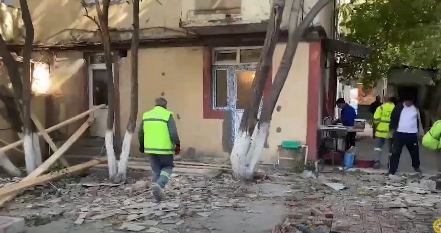 В Баку снесены незаконные постройки В Баку снесены незаконные постройки