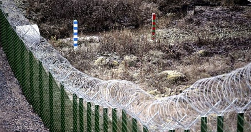 Финляндия ускорила возведение барьера на КПП на границе с РФ Финляндия ускорила возведение барьера на КПП на границе с РФ