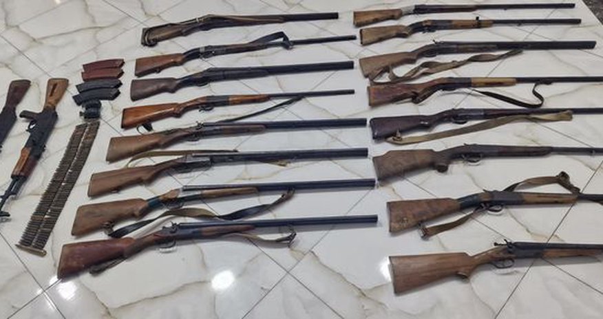 Biləsuvarda əl qumbaraları və “Kalaşnikov” avtomatları aşkarlanıb Biləsuvarda əl qumbaraları və “Kalaşnikov” avtomatları aşkarlanıb