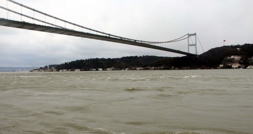 İstanbul boğazında gəmilərin hərəkəti dayandırılıb İstanbul boğazında gəmilərin hərəkəti dayandırılıb