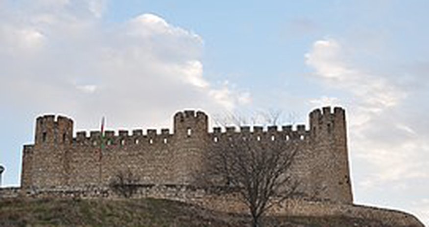 Şahbulaq qalası ətrafında otel tikiləcək - Elgün Cavadov Şahbulaq qalası ətrafında otel tikiləcək - Elgün Cavadov