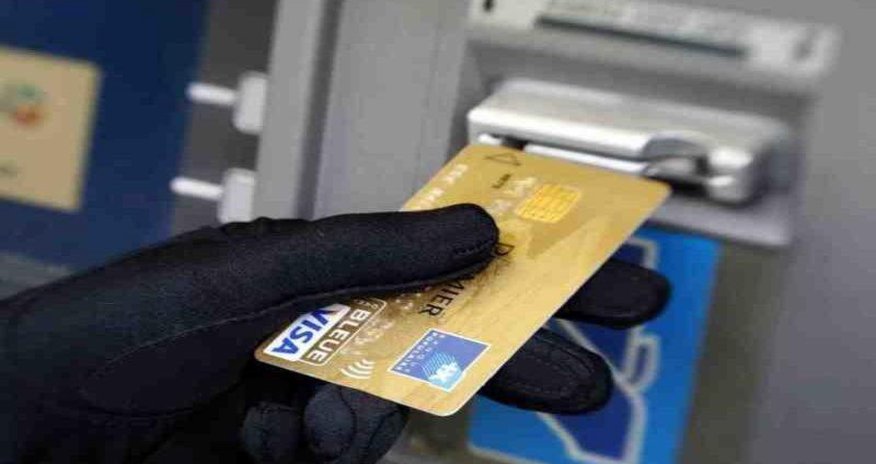 Bakı sakininin bank kartından 6 400 manat pul oğurlanıb Bakı sakininin bank kartından 6 400 manat pul oğurlanıb
