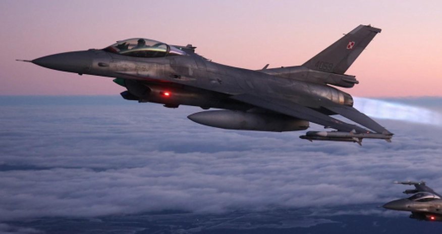 Украина получила первые F-16? Украина получила первые F-16?