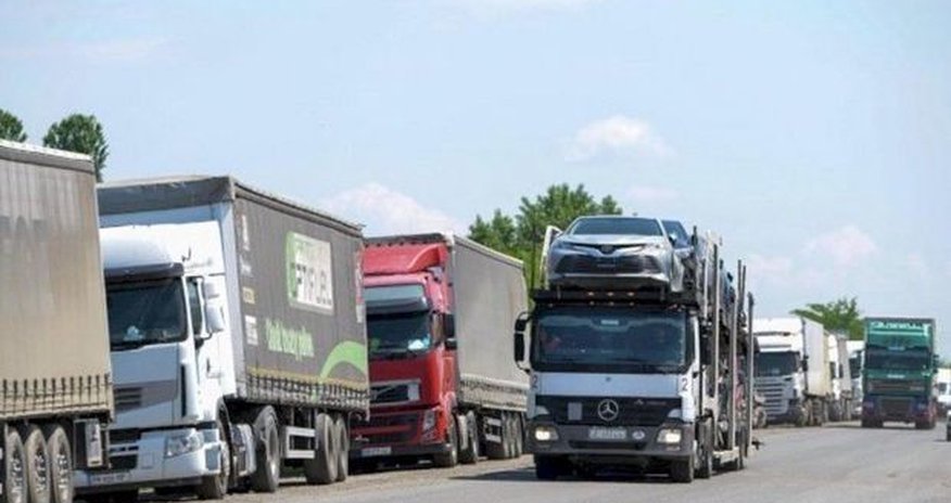 Qırmızı Körpü” gömrük postunda 60 yük maşını gözləyir - AYNA Qırmızı Körpü” gömrük postunda 60 yük maşını gözləyir - AYNA