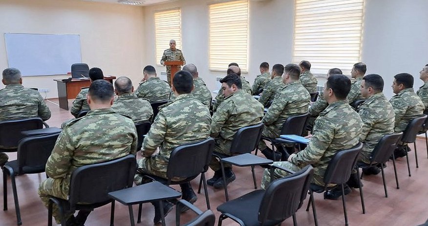 Orduda komandirlərin toplanışı keçirilib Orduda komandirlərin toplanışı keçirilib