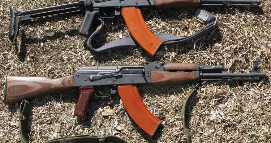 Police officers find 13 machine guns, 4 pistols, and 27 grenades in Khankandi Police officers find 13 machine guns, 4 pistols, and 27 grenades in Khankandi