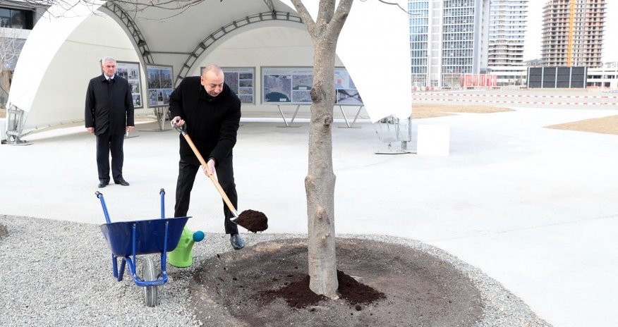 Prezident Ağ Şəhərdə olub - FOTOLAR Prezident Ağ Şəhərdə olub - FOTOLAR