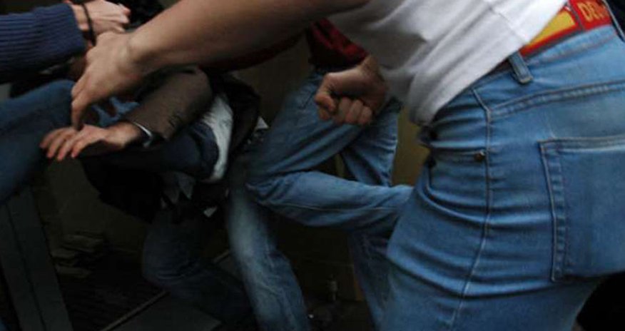 Bakıda məktəblilər arasında dava düşüb Bakıda məktəblilər arasında dava düşüb