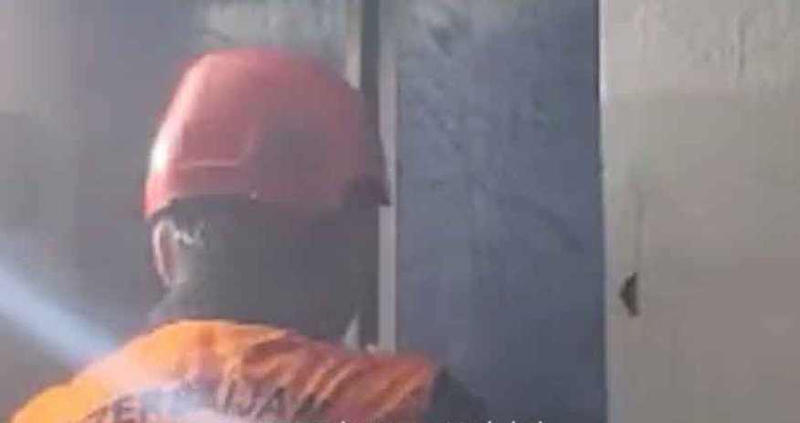 Binanın liftində nasazlıq olub - 5 nəfər köməksiz qalıb Binanın liftində nasazlıq olub - 5 nəfər köməksiz qalıb