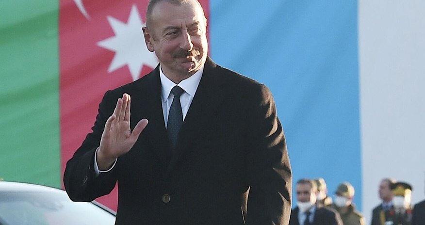 Əliyevin bütün rəqibləri onu qələbə qazanması münasibətilə təbrik ediblər Əliyevin bütün rəqibləri onu qələbə qazanması münasibətilə təbrik ediblər