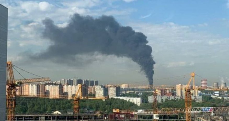 В Москве горит завод по производству истребителей В Москве горит завод по производству истребителей