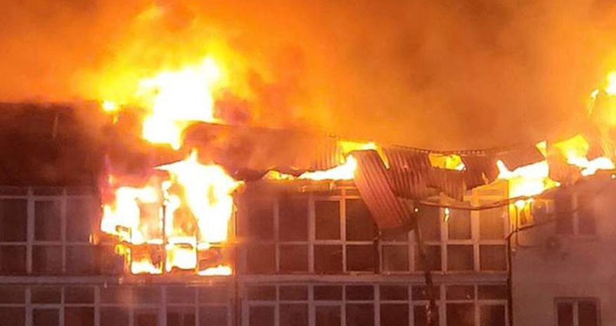 Rusiyada yaşayış binasında yanğın olub, 440 nəfər təxliyə edilib Rusiyada yaşayış binasında yanğın olub, 440 nəfər təxliyə edilib