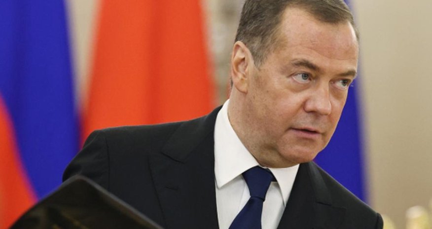 Медведев предложил отправлять украинцев в Сибирь Медведев предложил отправлять украинцев в Сибирь
