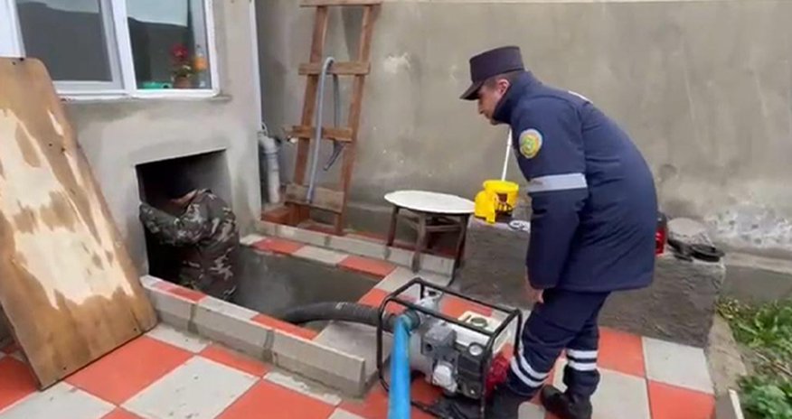 Naxçıvanda evləri su basıb - Video Naxçıvanda evləri su basıb - Video
