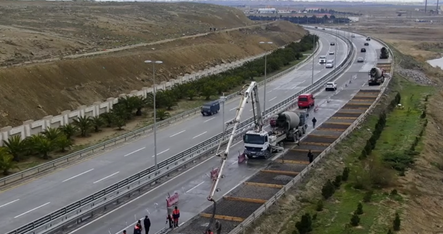 Zığ-Hava limanı avtomobil yolunda təmir işlərinə başlanılıb - Video Zığ-Hava limanı avtomobil yolunda təmir işlərinə başlanılıb - Video