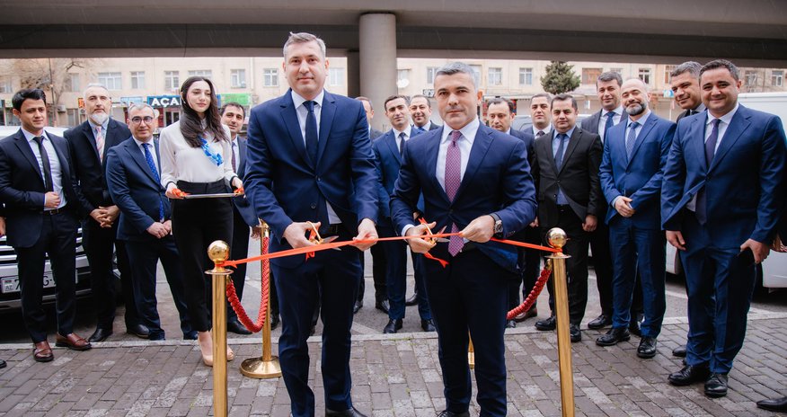 Bank Respublika yenilənmiş “Memar Əcəmi” filialını yeni ünvanda açdı Bank Respublika yenilənmiş “Memar Əcəmi” filialını yeni ünvanda açdı