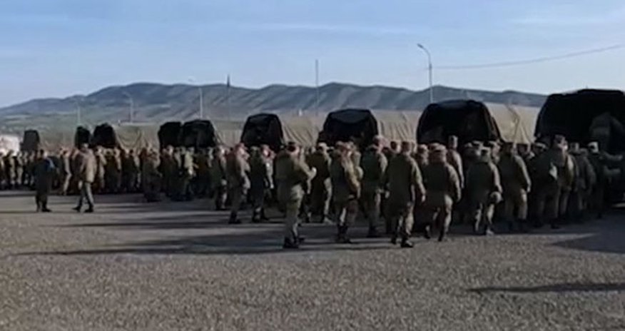 Sülhməramlıların Qarabağdan çıxmasının yeni görüntüləri yayılıb – Video Sülhməramlıların Qarabağdan çıxmasının yeni görüntüləri yayılıb – Video