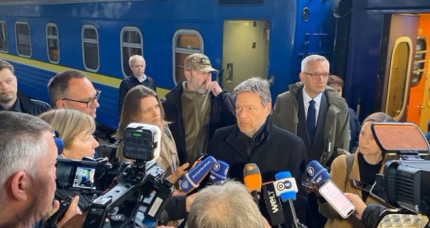 Vice-Chancellor of Germany pays surprise visit to Kyiv Vice-Chancellor of Germany pays surprise visit to Kyiv