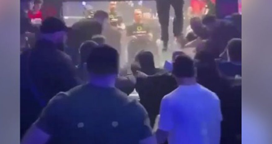 İranlı və ermənistanlı idmançıların yarışında kütləvi dava olub - Video İranlı və ermənistanlı idmançıların yarışında kütləvi dava olub - Video