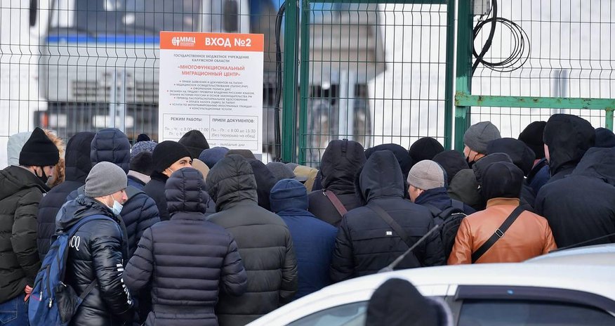 Срок пребывания мигрантов в РФ может быть сокращен до 90 дней в год Срок пребывания мигрантов в РФ может быть сокращен до 90 дней в год