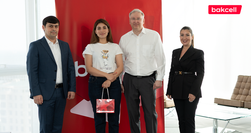 Bakcell çempion şahmatçı Ülviyyə Fətəliyevanı təbrik etdi Bakcell çempion şahmatçı Ülviyyə Fətəliyevanı təbrik etdi