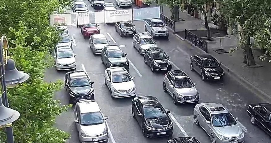 Bakının bu yollarında tıxac var - Siyahı Bakının bu yollarında tıxac var - Siyahı