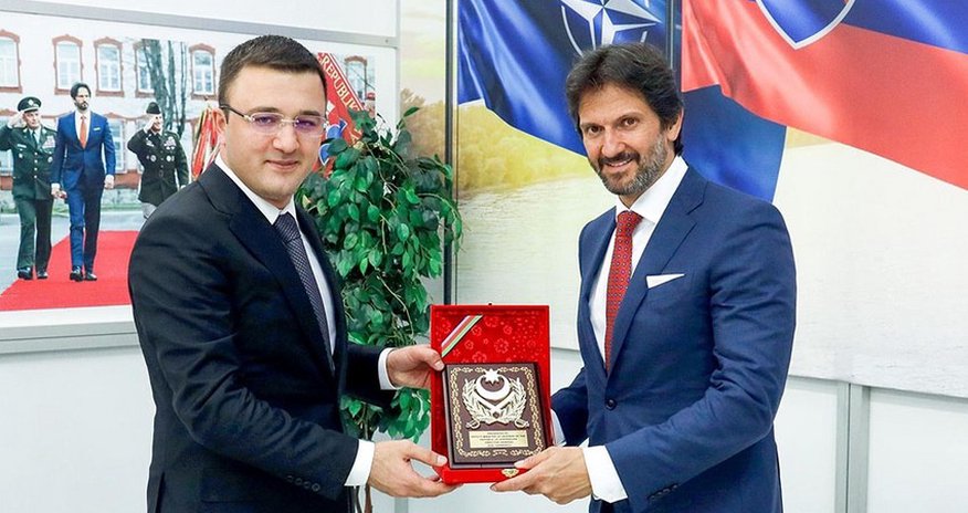 Азербайджан и Словакия обсудили военно-техническое сотрудничество Азербайджан и Словакия обсудили военно-техническое сотрудничество
